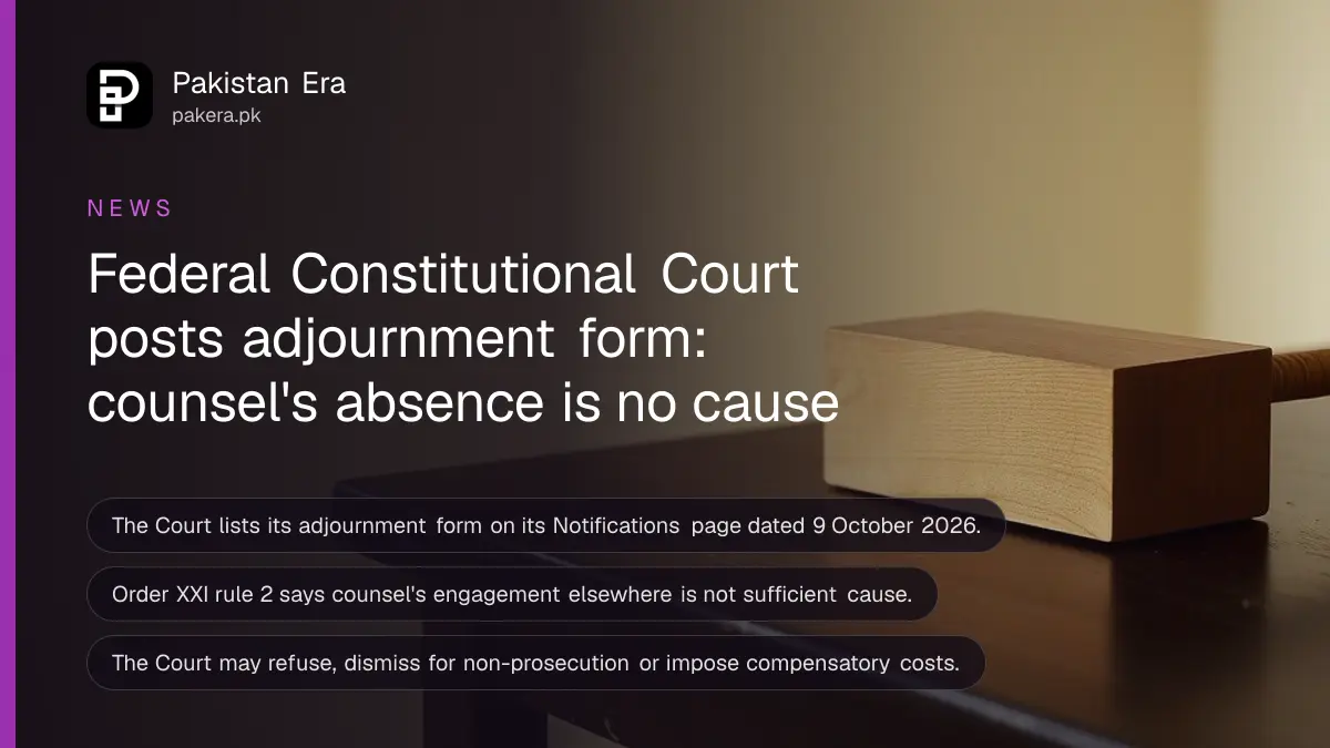 A wooden gavel and a plain wooden block on a dark table, for news on the Federal Constitutional Court adjournment form